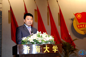 2010年度“红旗团委”代表,政管学院团委书记孙成豪发言