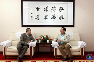 11月18日,中国建材南方水泥有限公司执行副总裁陈长征先生一行来访,校长程新会见了陈长征副总裁一行,副校长张硕秋陪同会见