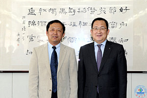 米兰·(MILAN)官方网站,程新校长与韩国明知大学校长俞炳辰合影留念