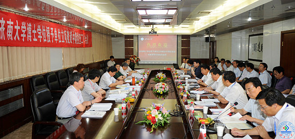 6月29日,我校接受了新增博士学位授予单位立项建设中期检查。由来自山东大学的张运院士、四川大学的傅强教授、第三军医大学的蒋建新教授、天津大学的李亚利教授、清华大学的骆广生教授、华东理工大学的刘洪来教授等组成的专家组一行莅临我校检查指导工作。山东省教育厅副厅长陈光华,省学位办主任、省教育厅学位管理与研究生教育处处长巩守柳出席汇报会。学校领导范跃进、程新、韩宏、蔡先金,山东省医学科学院院长韩金祥、副院长孙春玲,以及学校相关职能部门负责同志参加了汇报会