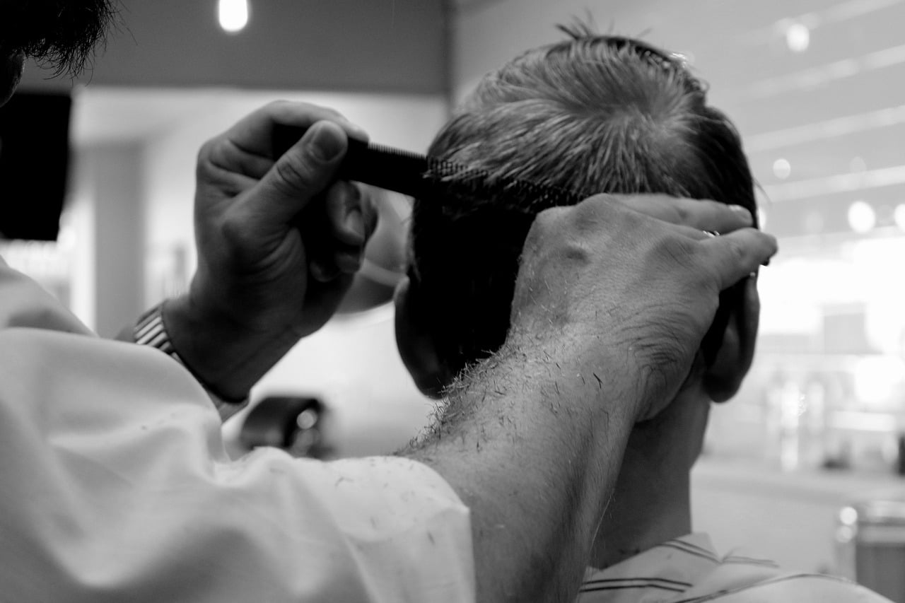 Comment teindre les cheveux gris pour hommes ?